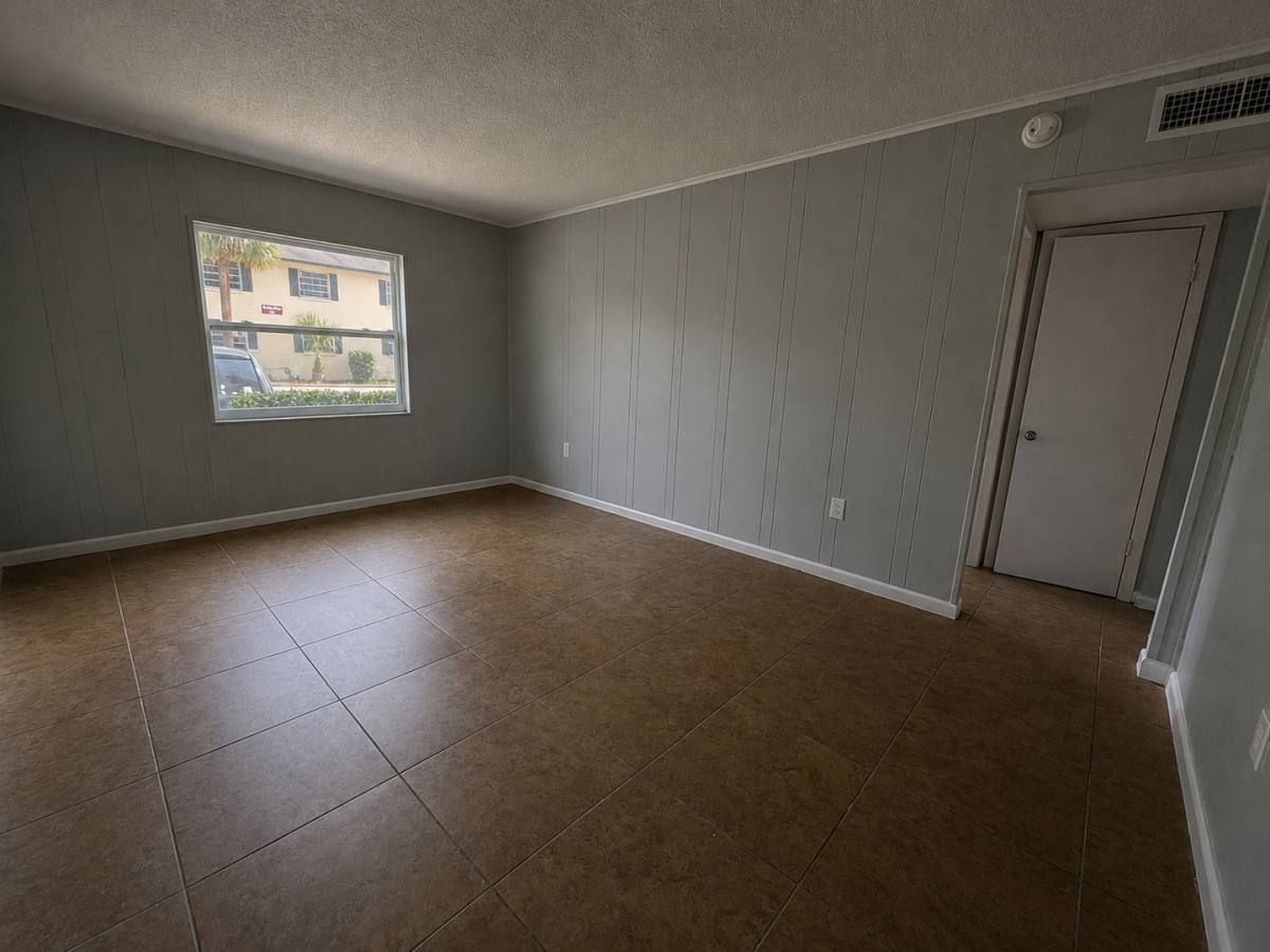 Apartment for rent at 927 N Iowa, Lakeland, FL 33801