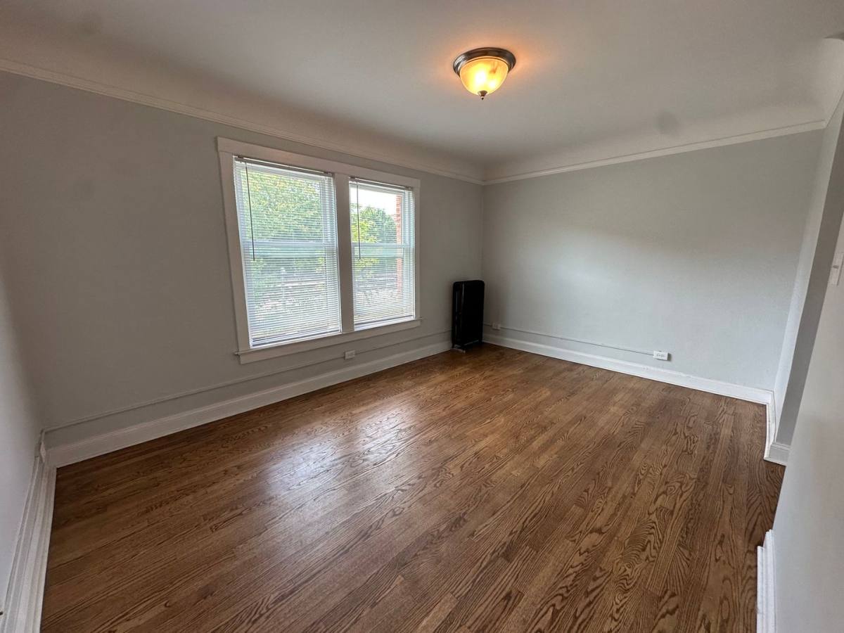 Apartment for rent at 7021 N Glenwood Ave, Chicago, IL 60626