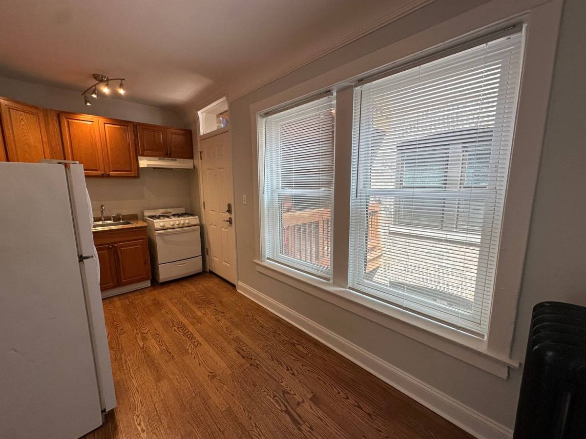 Apartment for rent at 7021 N Glenwood Ave, Chicago, IL 60626