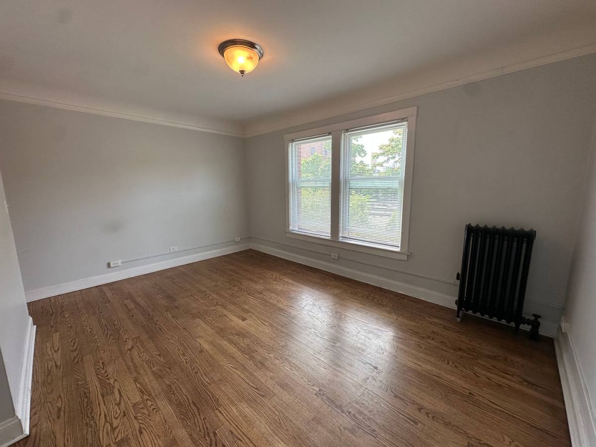 Apartment for rent at 7021 N Glenwood Ave, Chicago, IL 60626