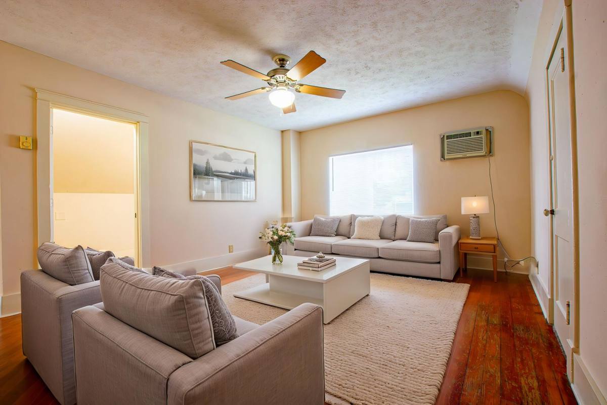 Apartment for rent at 133 S 38th St, Omaha, NE 68131