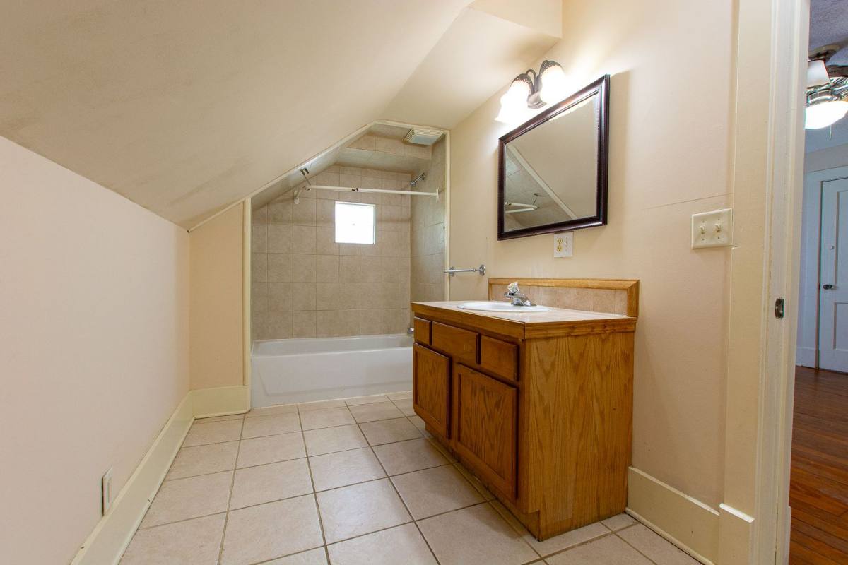 Apartment for rent at 133 S 38th St, Omaha, NE 68131