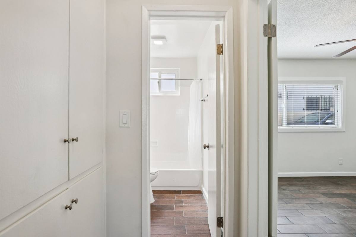 Apartment for rent at 6205 8th Ave, Los Angeles, CA 90043
