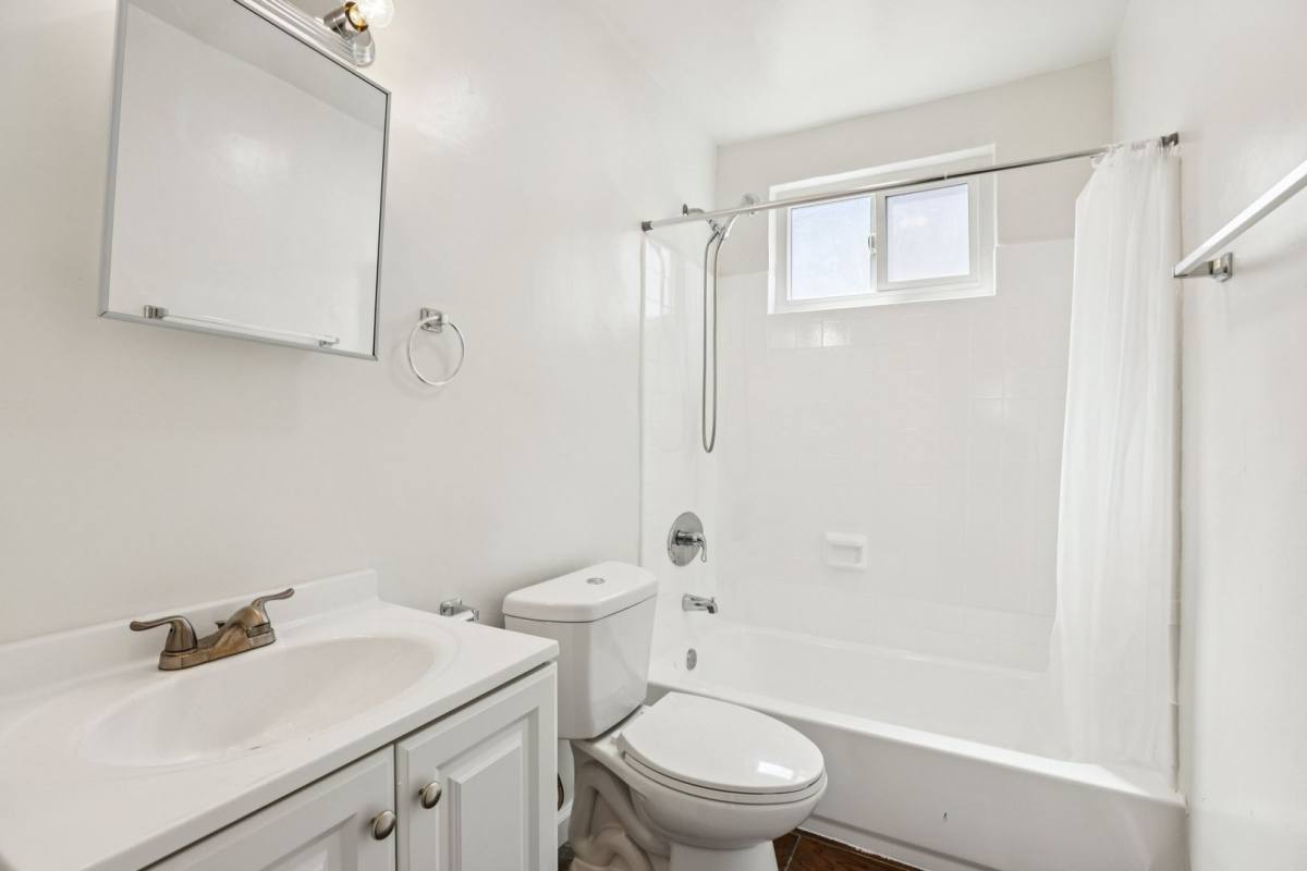 Apartment for rent at 6205 8th Ave, Los Angeles, CA 90043