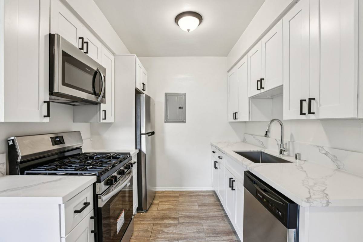 Apartment for rent at 6205 8th Ave, Los Angeles, CA 90043