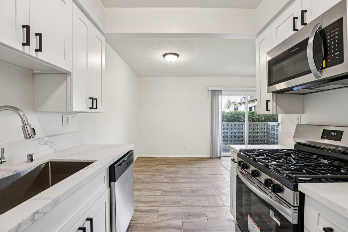 Apartment for rent at 6205 8th Ave, Los Angeles, CA 90043