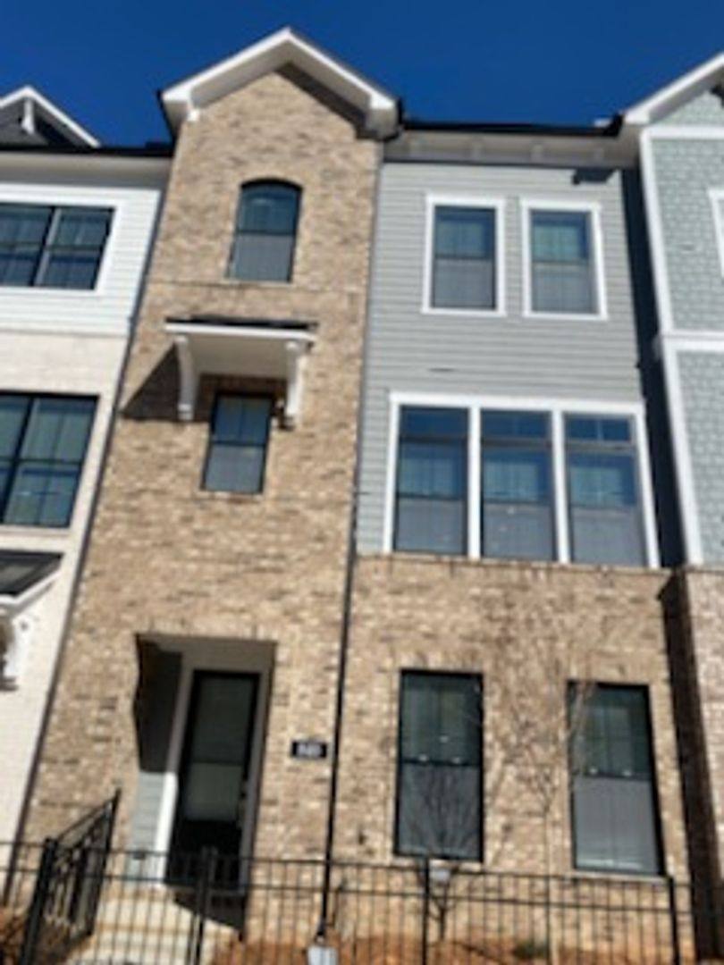 Townhouse for rent at 840 Kenway Ave, Roswell, GA 30076