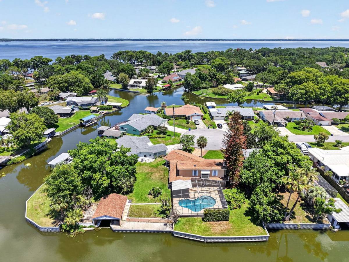 House for rent at 1627 Canal Court, Tavares, FL 32778