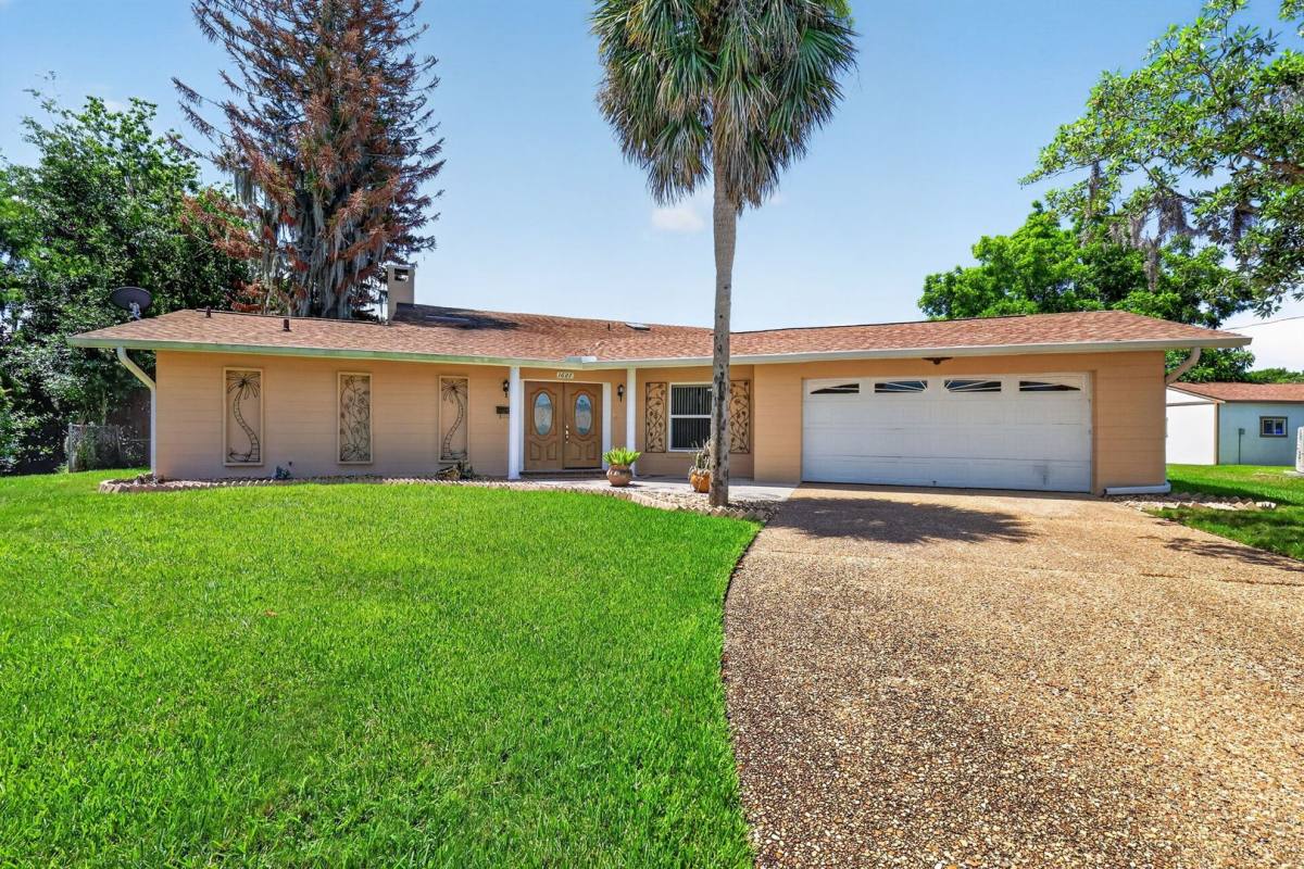 House for rent at 1627 Canal Court, Tavares, FL 32778
