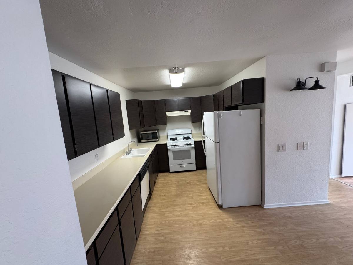 Apartment for rent at 24410 Crenshaw Blvd, Torrance, CA 90505