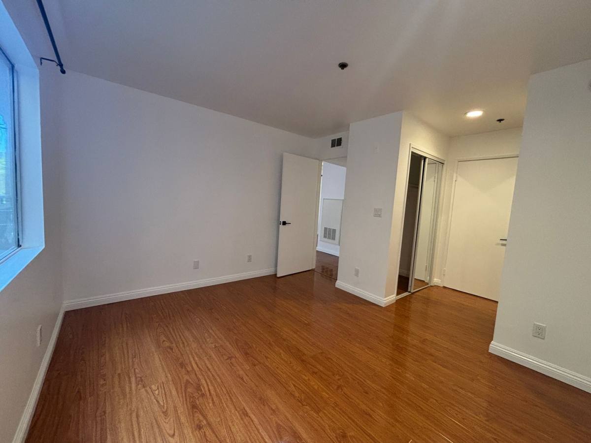 Apartment for rent at 1215 N Sycamore Ave, Los Angeles, CA 90038
