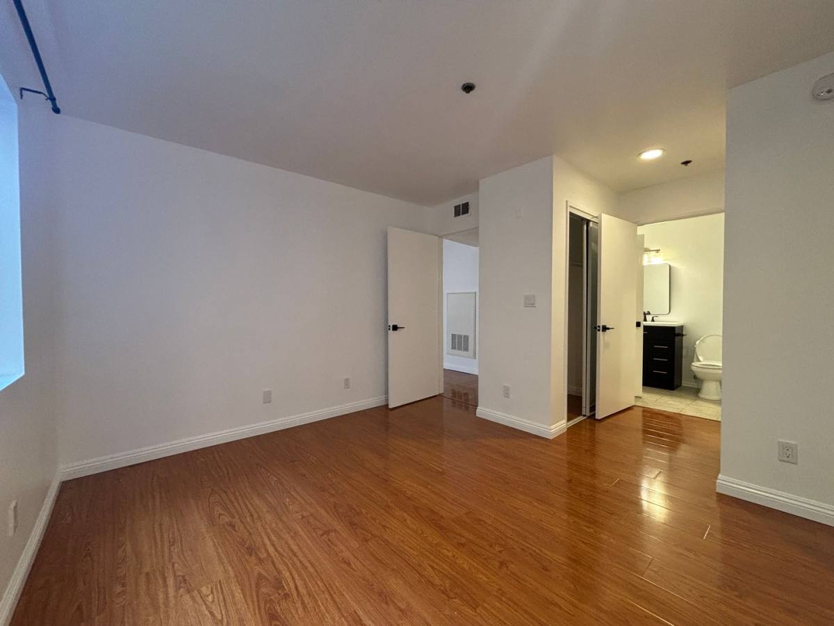 Apartment for rent at 1215 N Sycamore Ave, Los Angeles, CA 90038