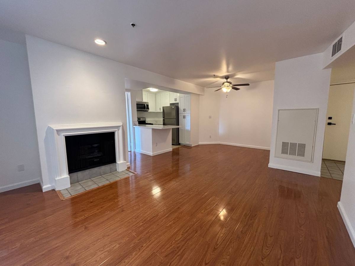 Apartment for rent at 1215 N Sycamore Ave, Los Angeles, CA 90038