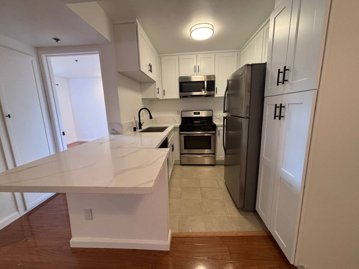 Apartment for rent at 1215 N Sycamore Ave, Los Angeles, CA 90038