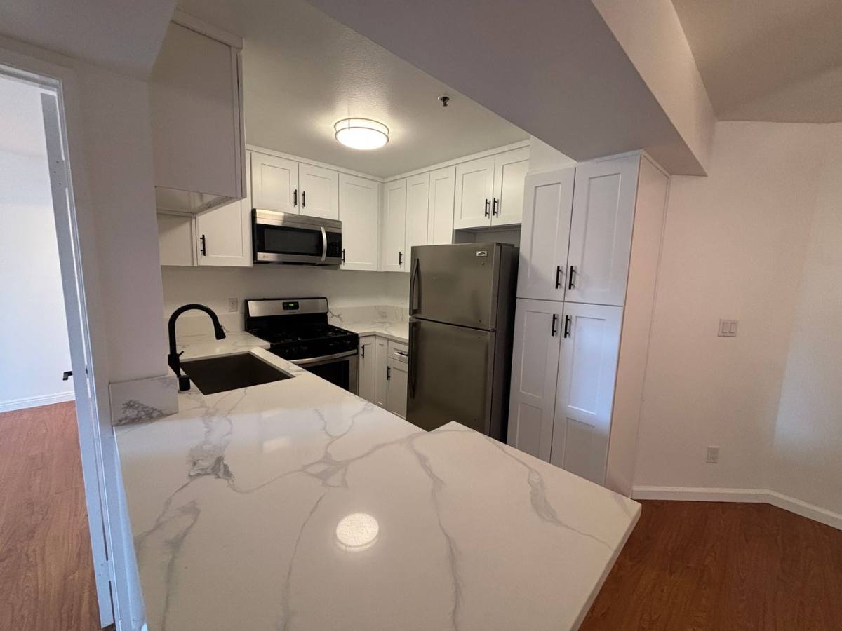 Apartment for rent at 1215 N Sycamore Ave, Los Angeles, CA 90038