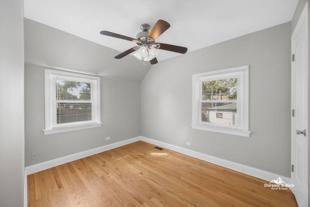 House for rent at 8716 S Sacramento Ave, Evergreen Park, IL 60805