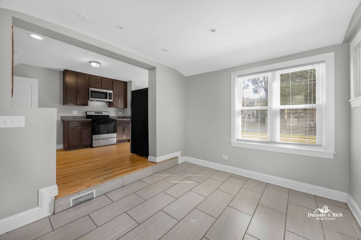 House for rent at 8716 S Sacramento Ave, Evergreen Park, IL 60805