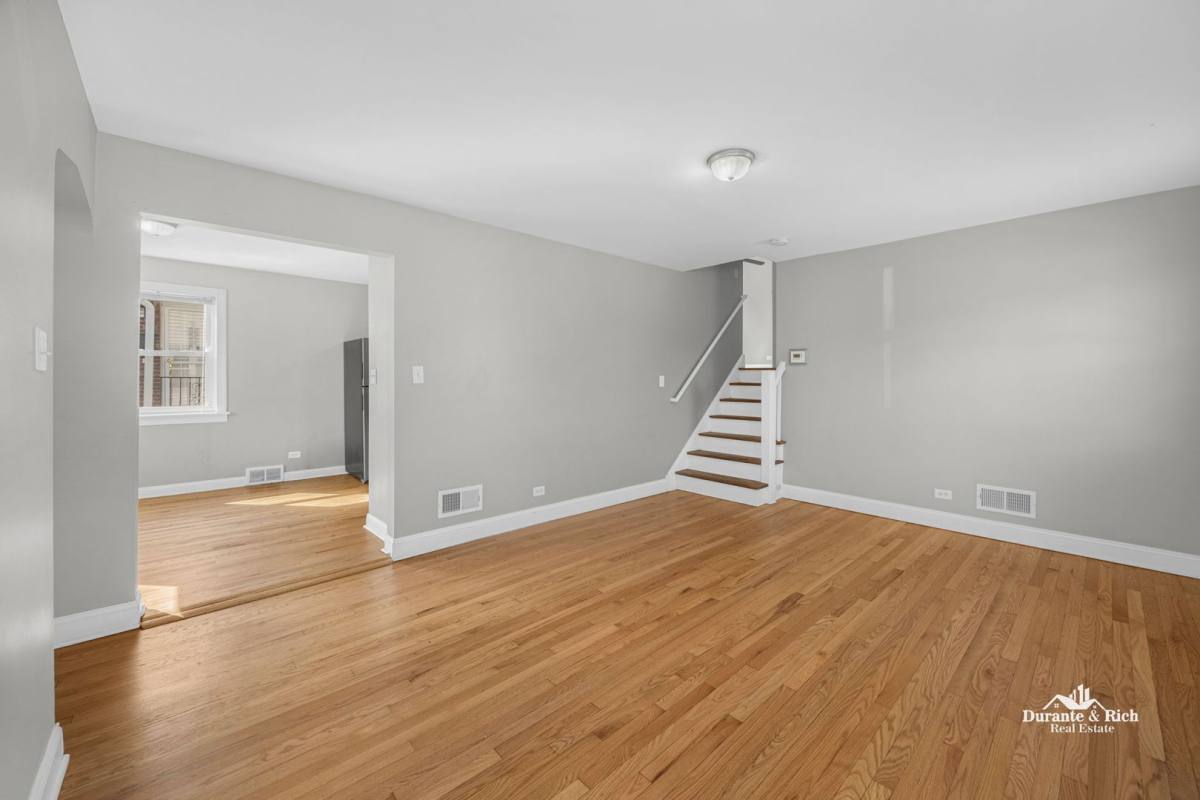 House for rent at 8716 S Sacramento Ave, Evergreen Park, IL 60805