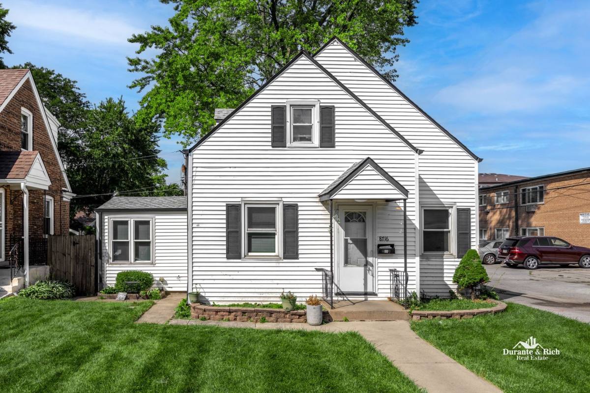 House for rent at 8716 S Sacramento Ave, Evergreen Park, IL 60805
