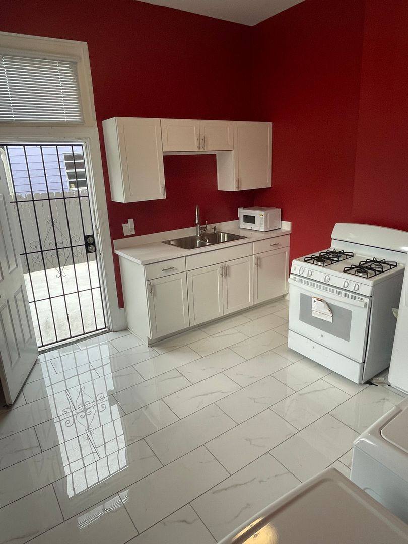 Townhouse for rent at 1364 - 1366 Laharpe St, New Orleans, LA 70116