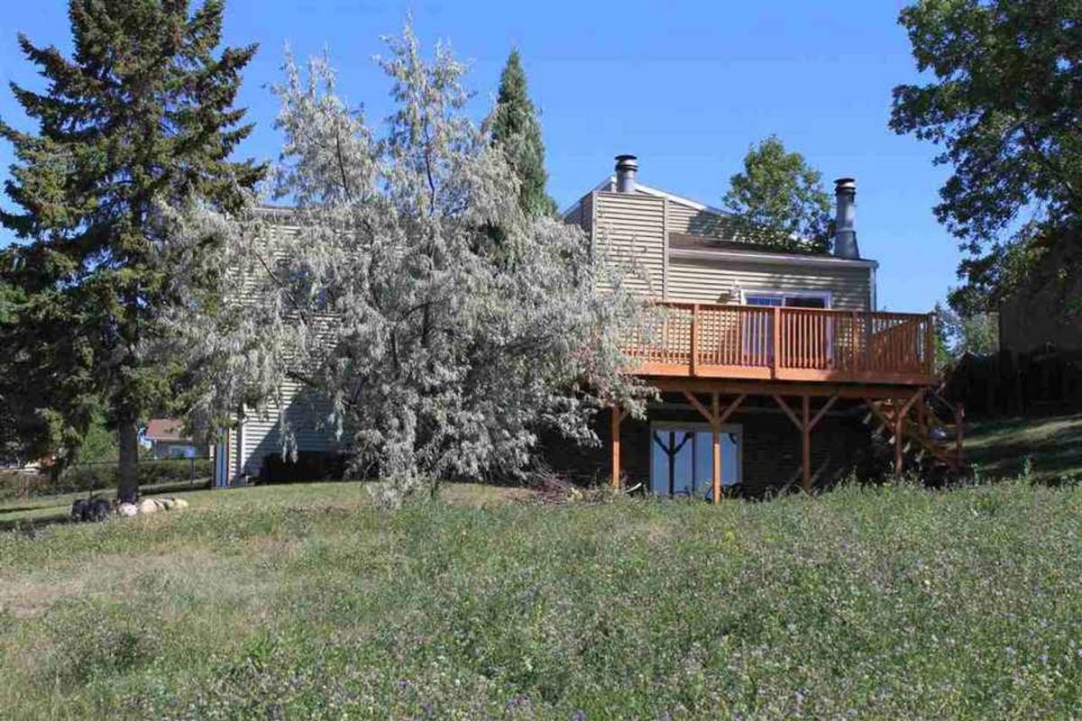 House for rent at 1666 12th St NW, Minot, ND 58703