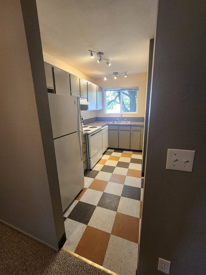 Townhouse for rent at 7124 N Alta Ave, Portland, OR 97206