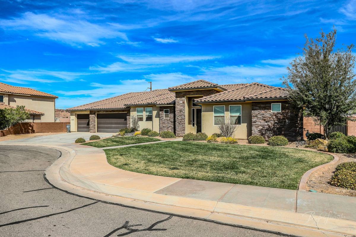 House for rent at 3035 E 2805 S Circle, Saint George, UT 84790