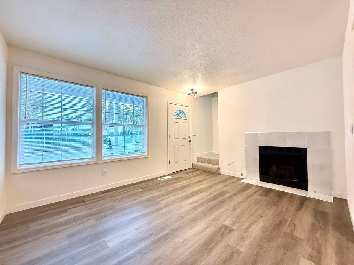Townhouse for rent at 6130-6132 SE 128th Ave, Portland, OR 97236