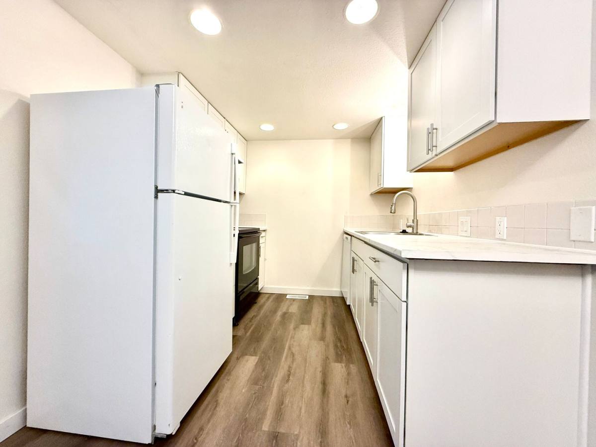 Townhouse for rent at 6130-6132 SE 128th Ave, Portland, OR 97236