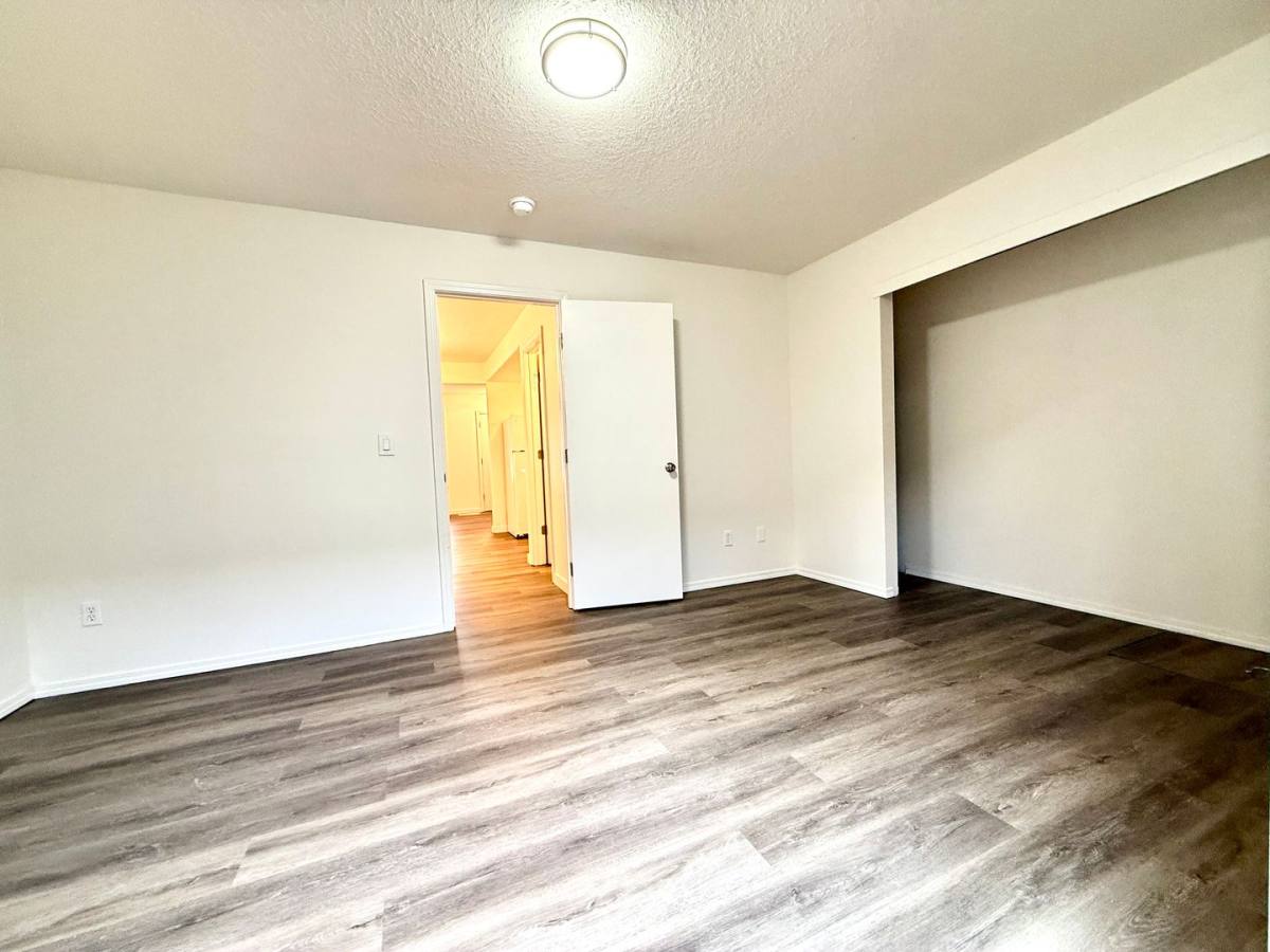 Townhouse for rent at 6130-6132 SE 128th Ave, Portland, OR 97236
