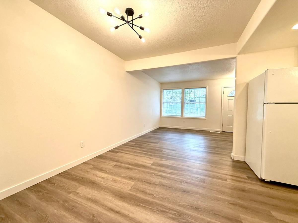 Townhouse for rent at 6130-6132 SE 128th Ave, Portland, OR 97236