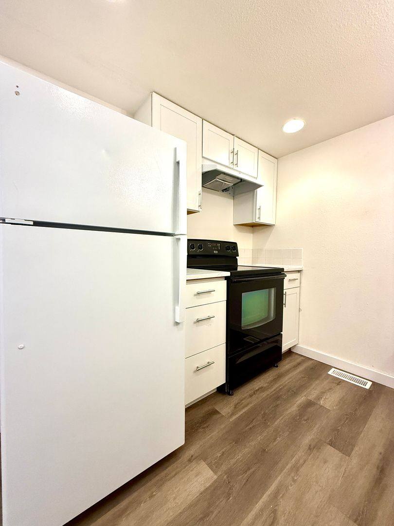 Townhouse for rent at 6130-6132 SE 128th Ave, Portland, OR 97236