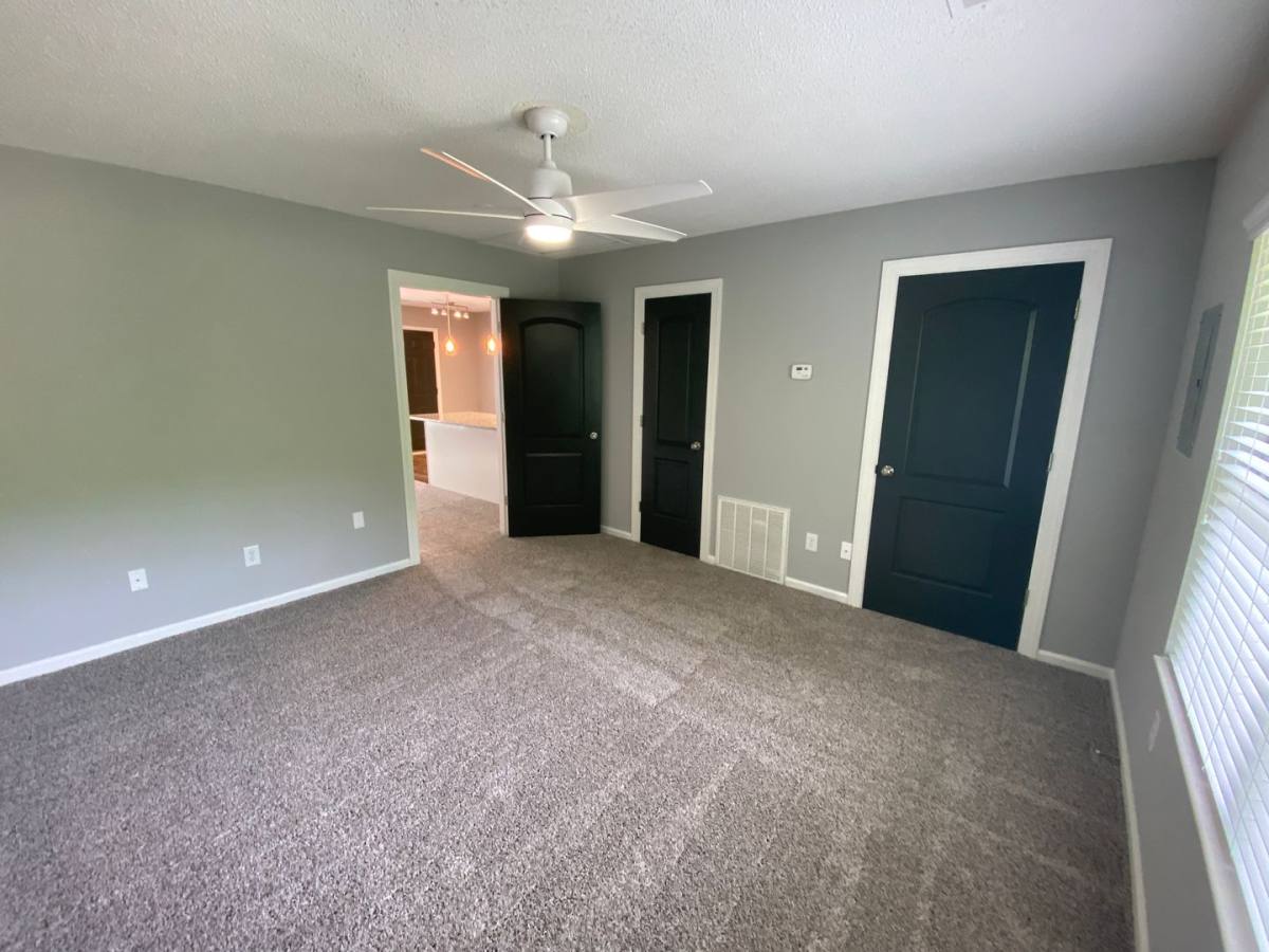 Apartment for rent at 401 Friendway Rd, Greensboro, NC 27410