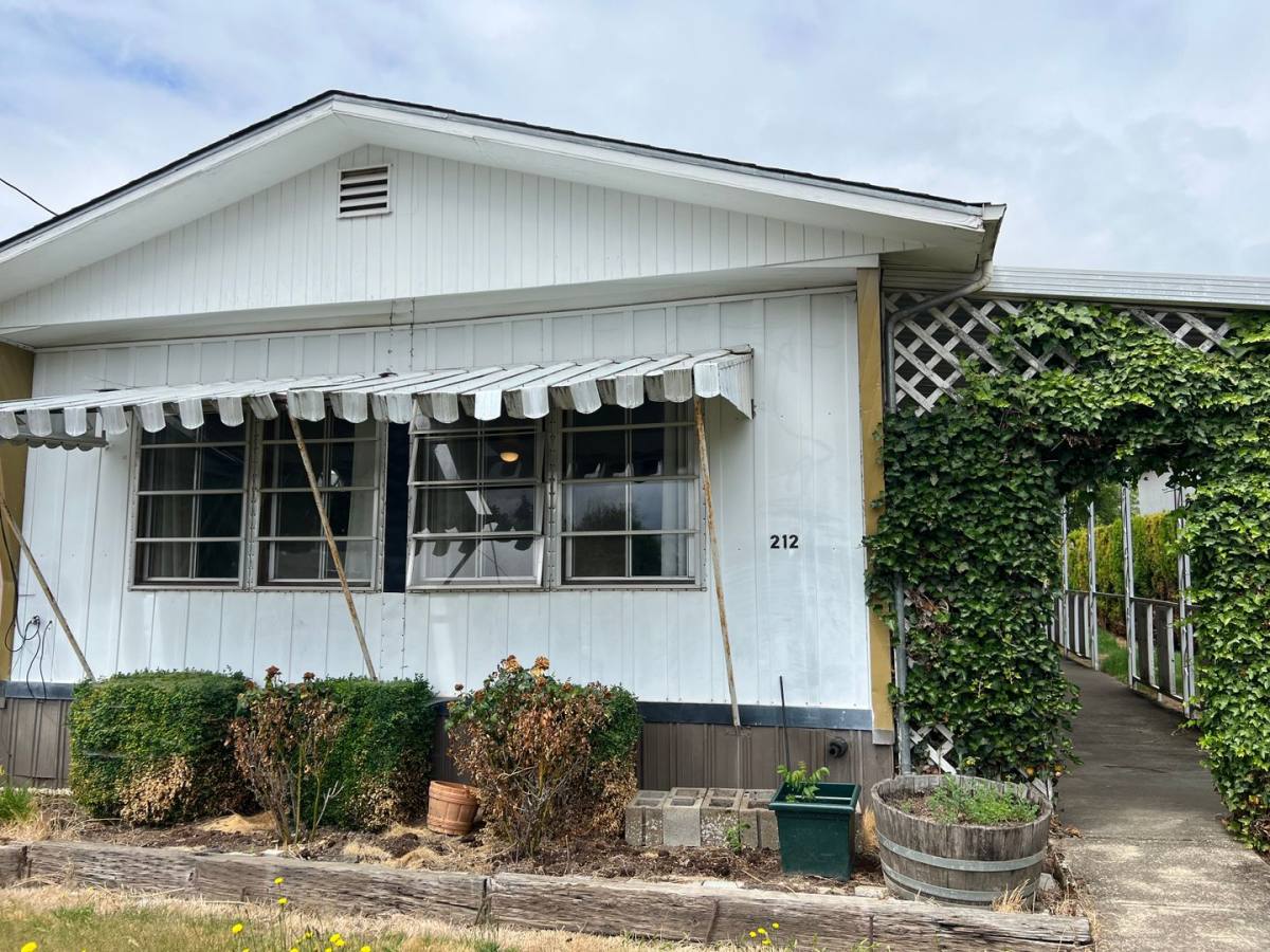 Apartment for rent at 210-212 1 2 Woodson St, Amity, OR 97101
