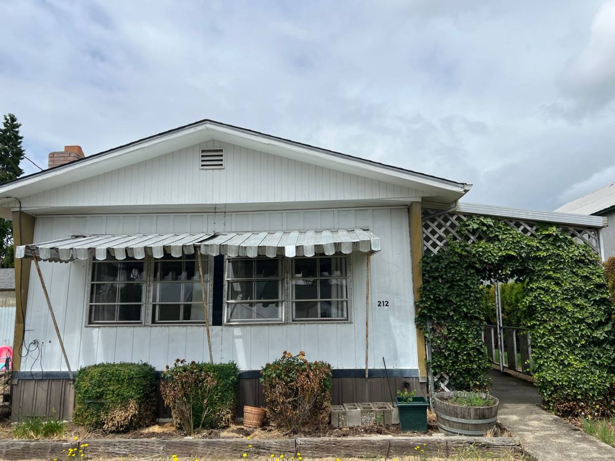 Apartment for rent at 210-212 1 2 Woodson St, Amity, OR 97101