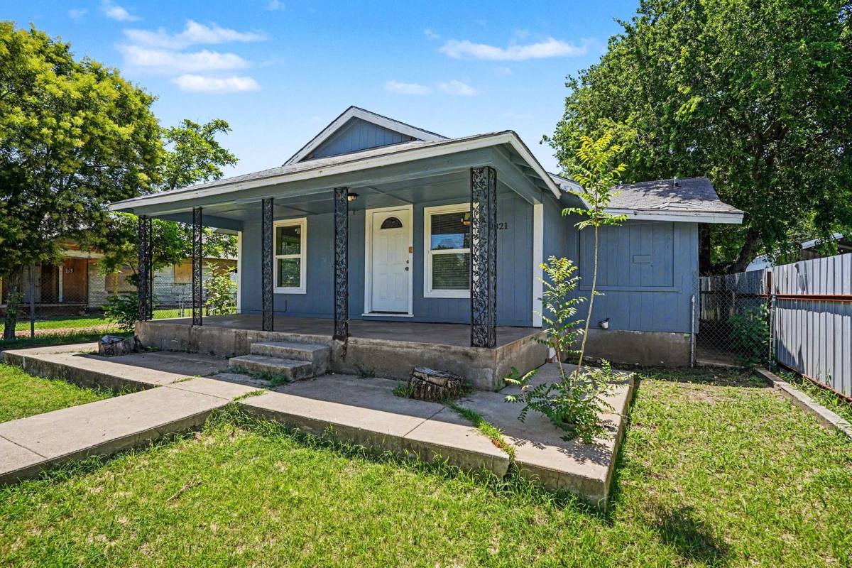 House for rent at 1321 34th St, Wichita Falls, TX 76302