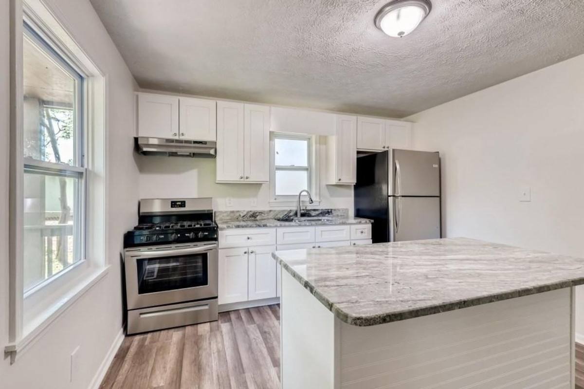 Apartment for rent at 266 Hurt Dr, Smyrna, GA 30082