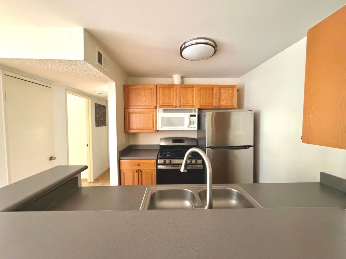 Condo for rent at 5700 Etiwanda #248, Tarzana, CA 91356