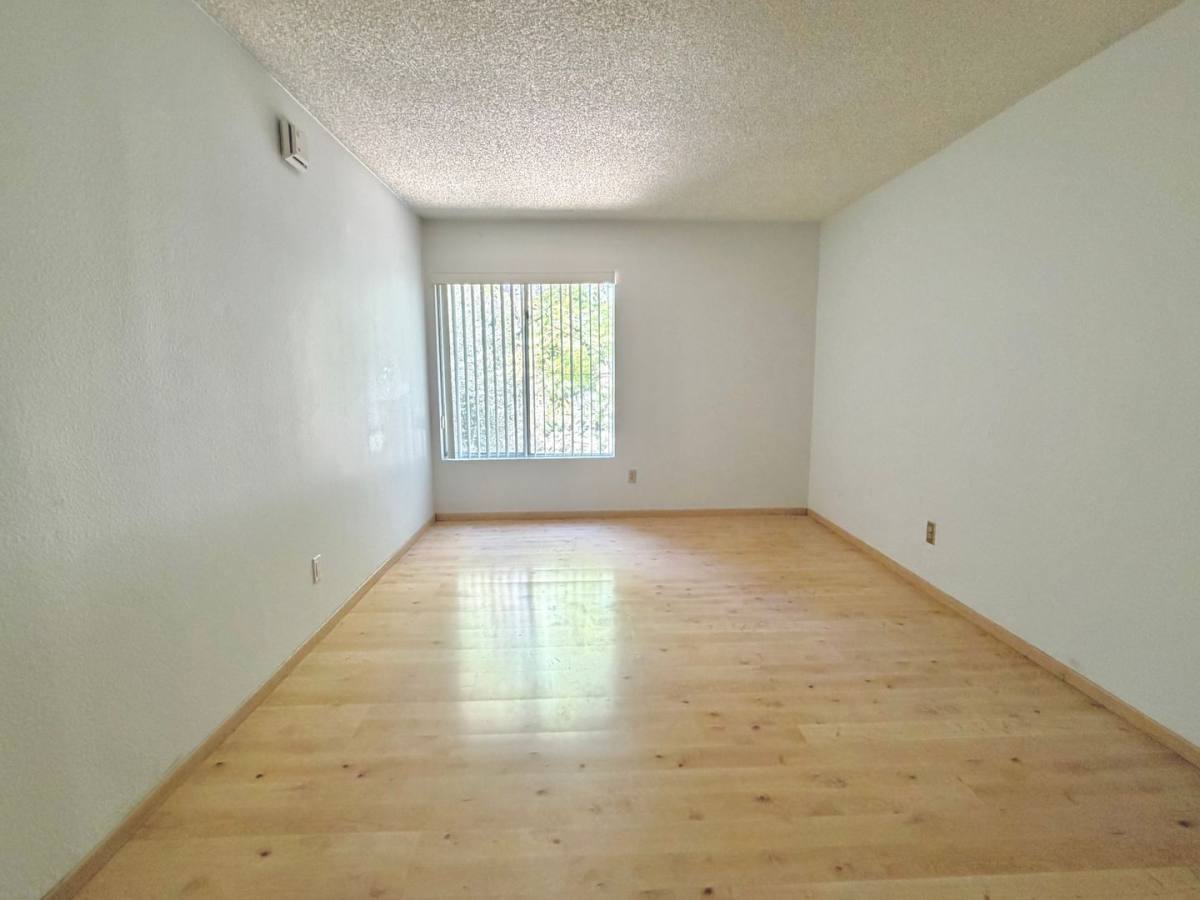 Condo for rent at 5700 Etiwanda #248, Tarzana, CA 91356