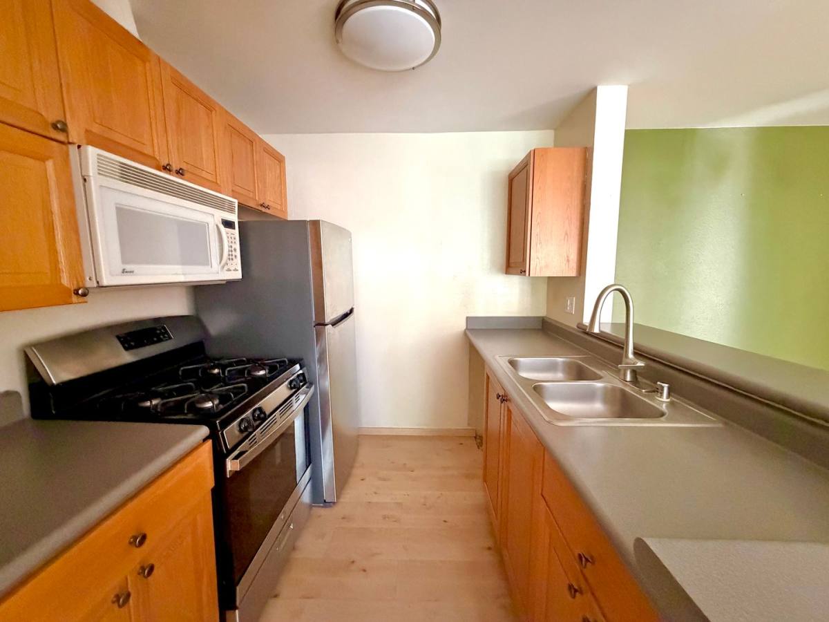 Condo for rent at 5700 Etiwanda #248, Tarzana, CA 91356