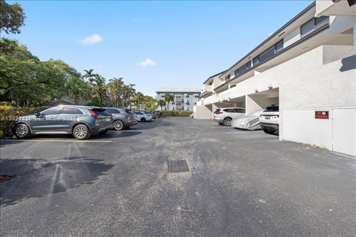 Townhouse for rent at 5750 Turin St, Miami, FL 33146