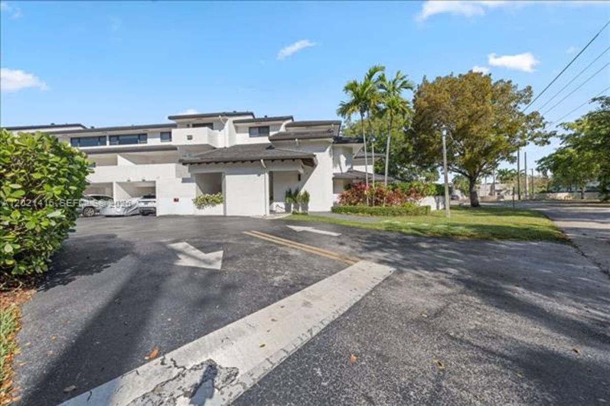 Townhouse for rent at 5750 Turin St, Miami, FL 33146