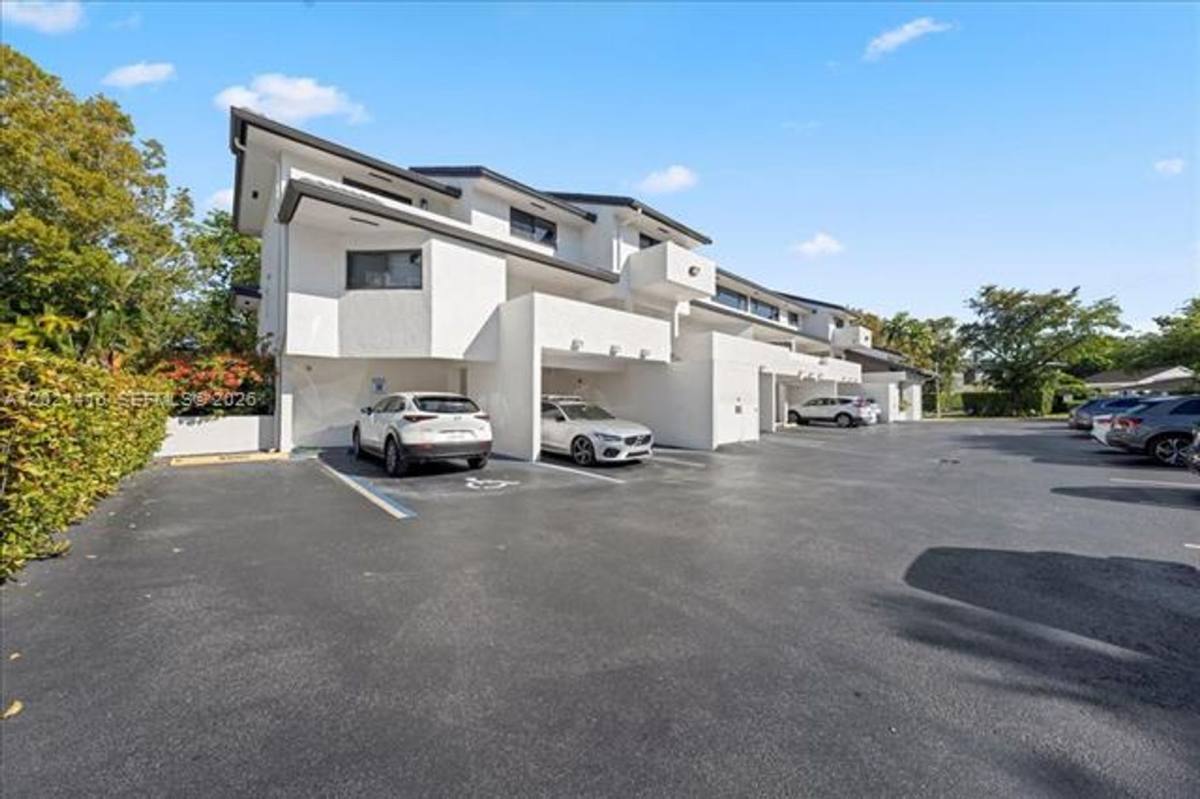 Townhouse for rent at 5750 Turin St, Miami, FL 33146