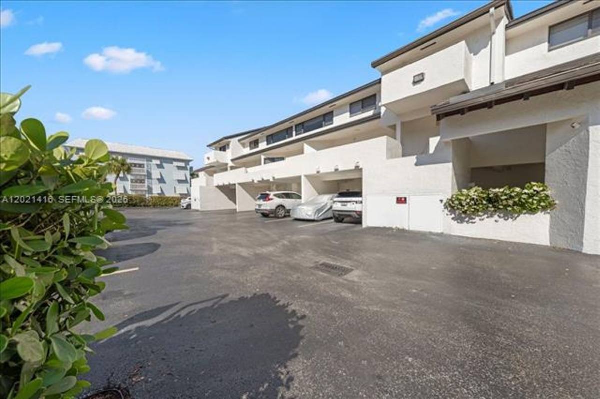Townhouse for rent at 5750 Turin St, Miami, FL 33146