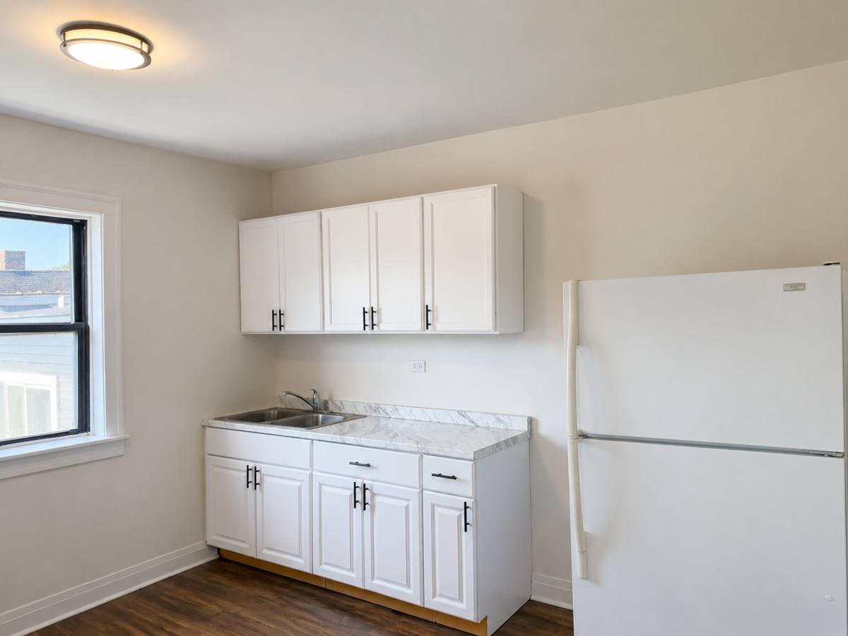 Apartment for rent at 7349-55 N Damen Ave, Chicago, IL 60645