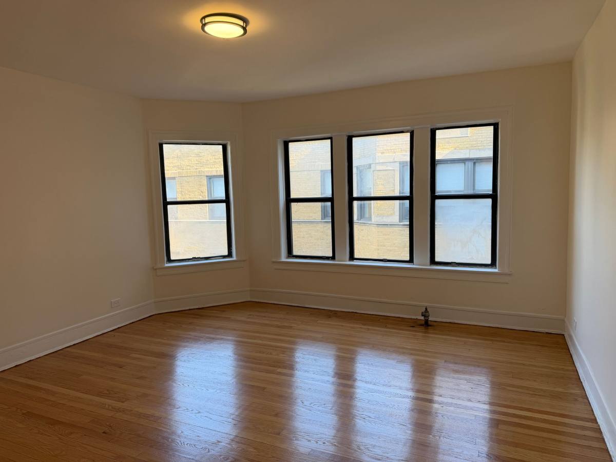 Apartment for rent at 7349-55 N Damen Ave, Chicago, IL 60645