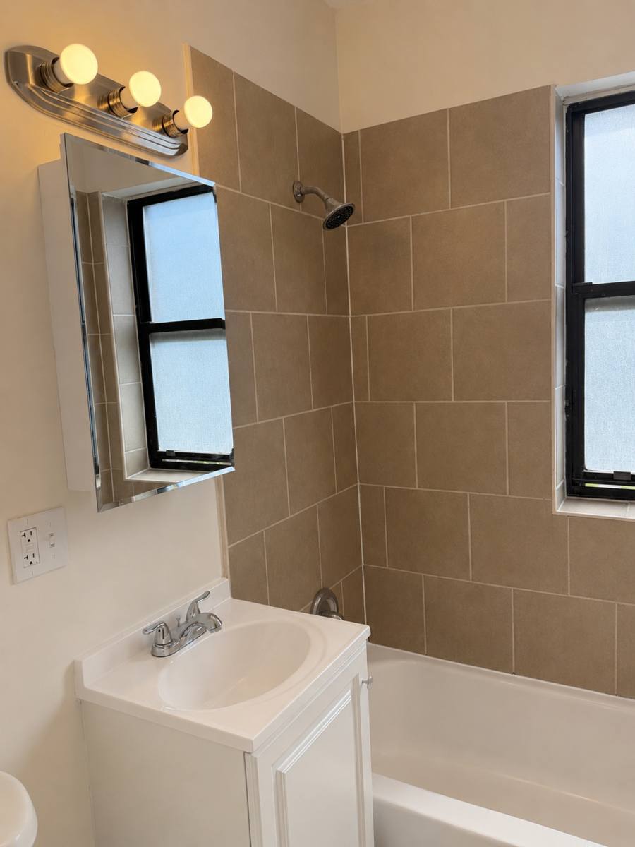 Apartment for rent at 7349-55 N Damen Ave, Chicago, IL 60645