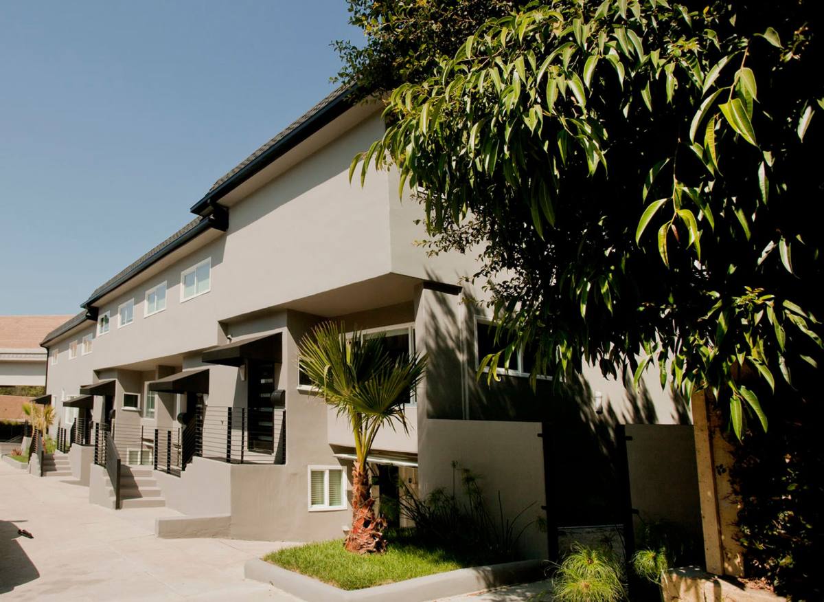 Apartment for rent at 136 Bronwood Ave, Los Angeles, CA 90049