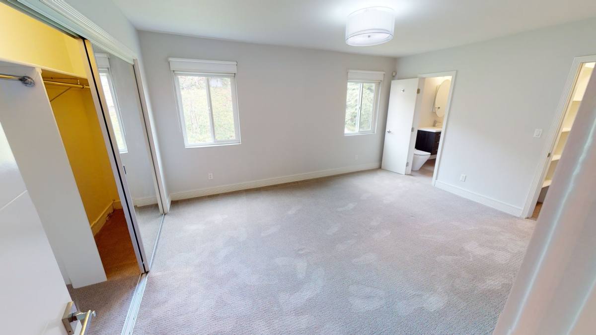 Apartment for rent at 136 Bronwood Ave, Los Angeles, CA 90049