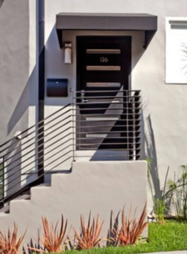 Apartment for rent at 136 Bronwood Ave, Los Angeles, CA 90049